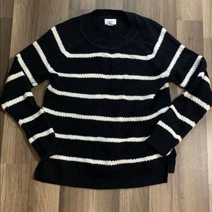 BLACK & WHITE STRIPED SWEATER